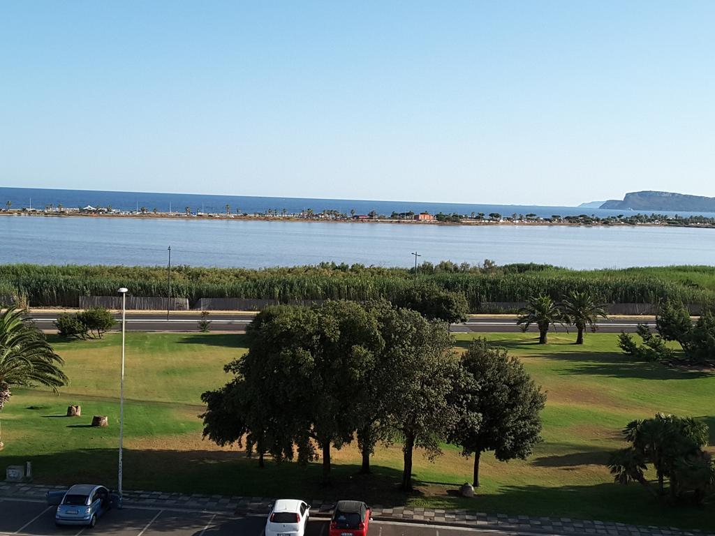 Il Fenicottero Hotell Quartu SantʼElena Exteriör bild