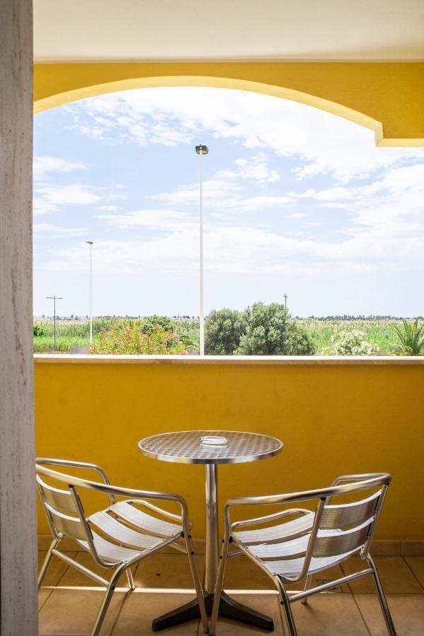 Il Fenicottero Hotell Quartu SantʼElena Exteriör bild