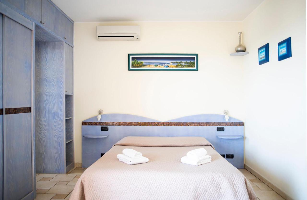 Il Fenicottero Hotell Quartu SantʼElena Exteriör bild
