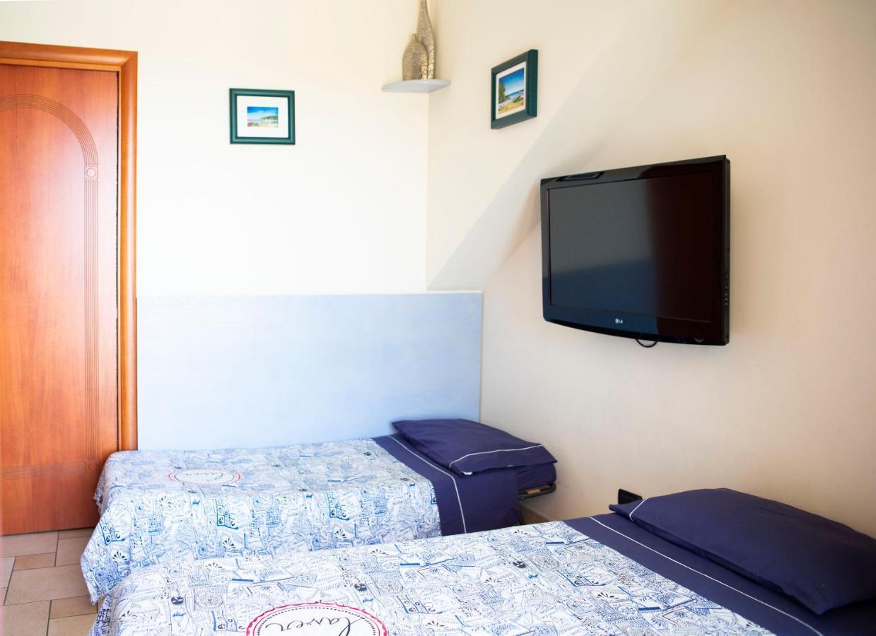 Il Fenicottero Hotell Quartu SantʼElena Exteriör bild