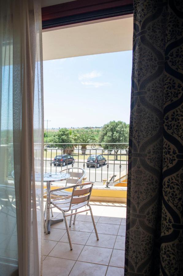 Il Fenicottero Hotell Quartu SantʼElena Exteriör bild
