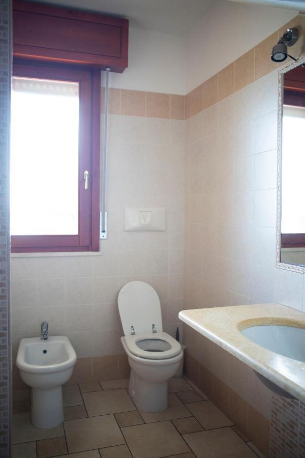 Il Fenicottero Hotell Quartu SantʼElena Exteriör bild