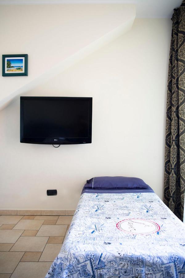 Il Fenicottero Hotell Quartu SantʼElena Exteriör bild